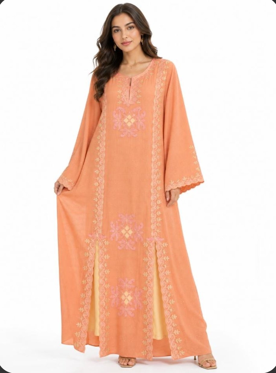 Caftan féminin élégant de couleur pêche 