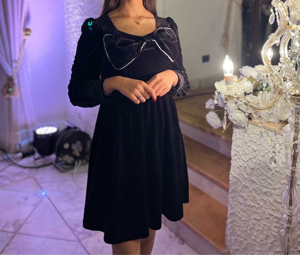 Robe noir velours  avec 🎀 taille S/M
