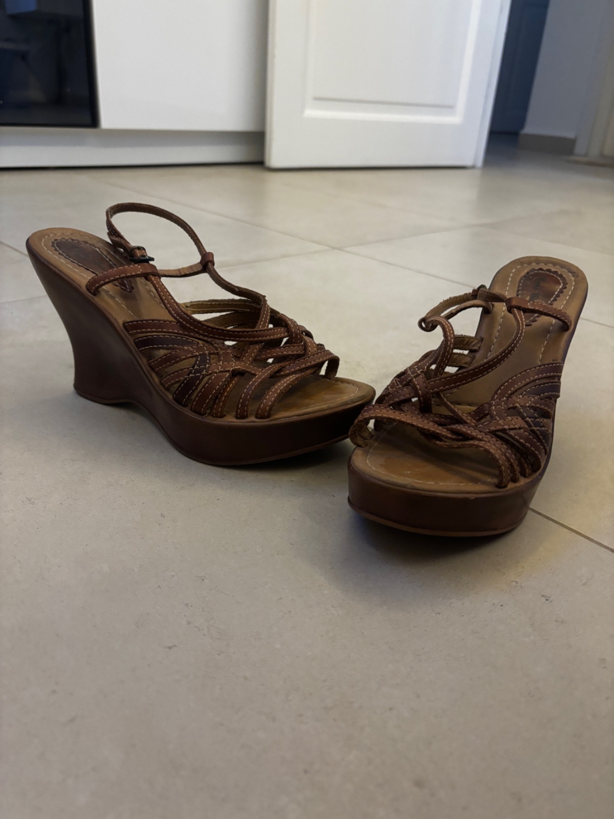 Sandales compensées tendance 👡