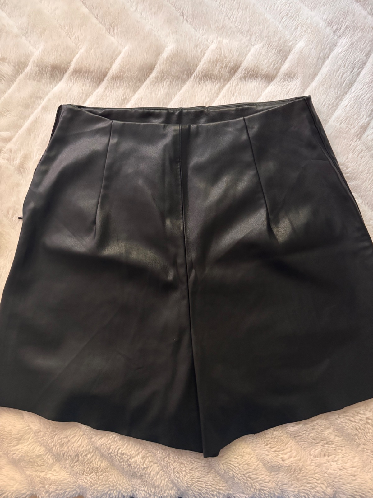 ZARA jupe short en cuir