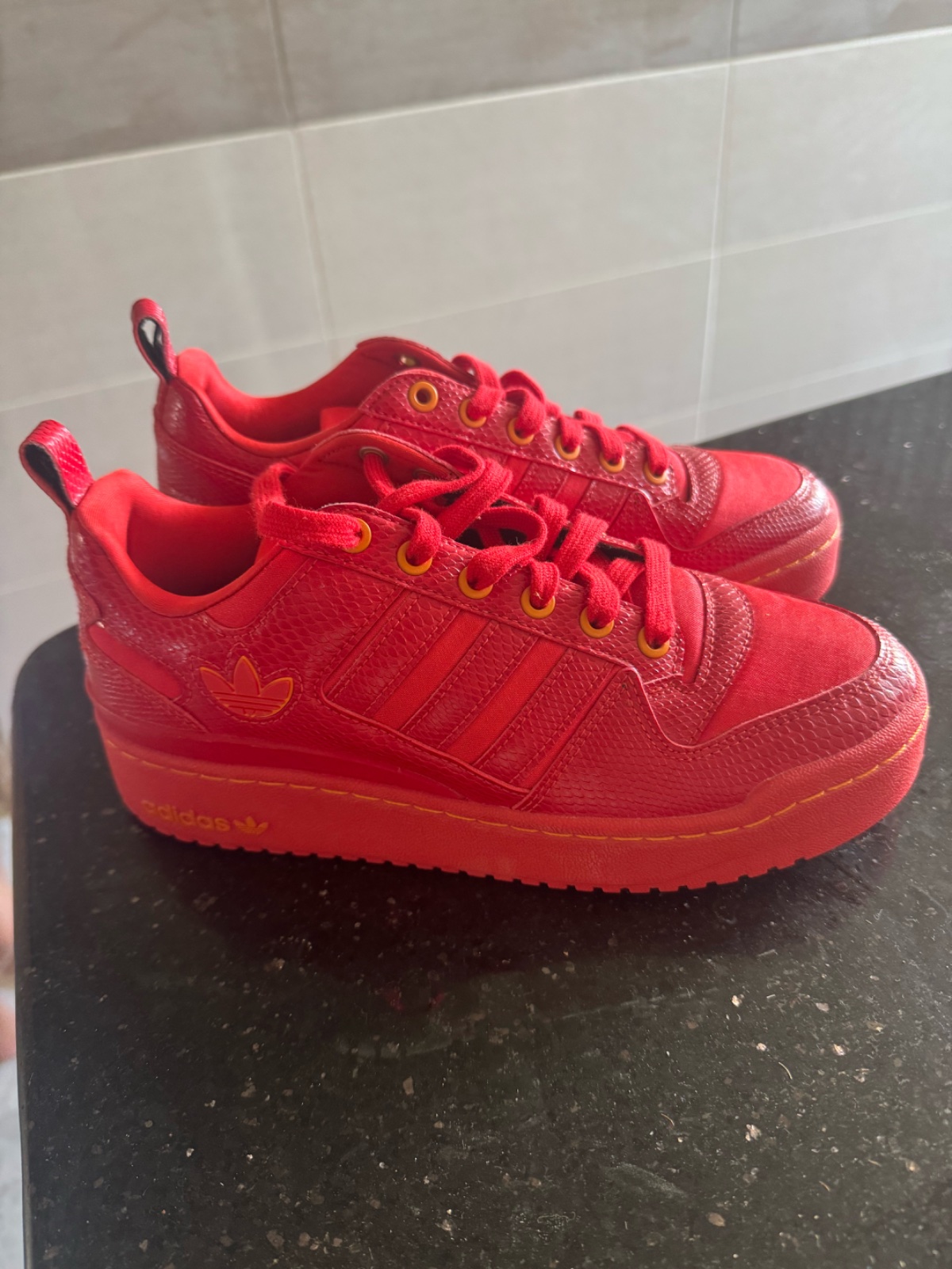  baskets femme adidas rouge Original