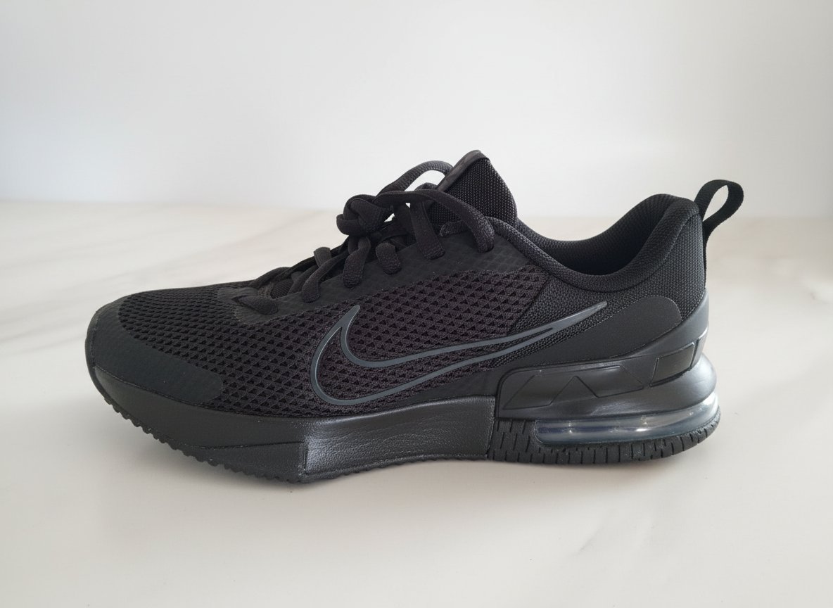 Basket Nike Air Max - Full Black tres bonne état importé de l'Allemagne 