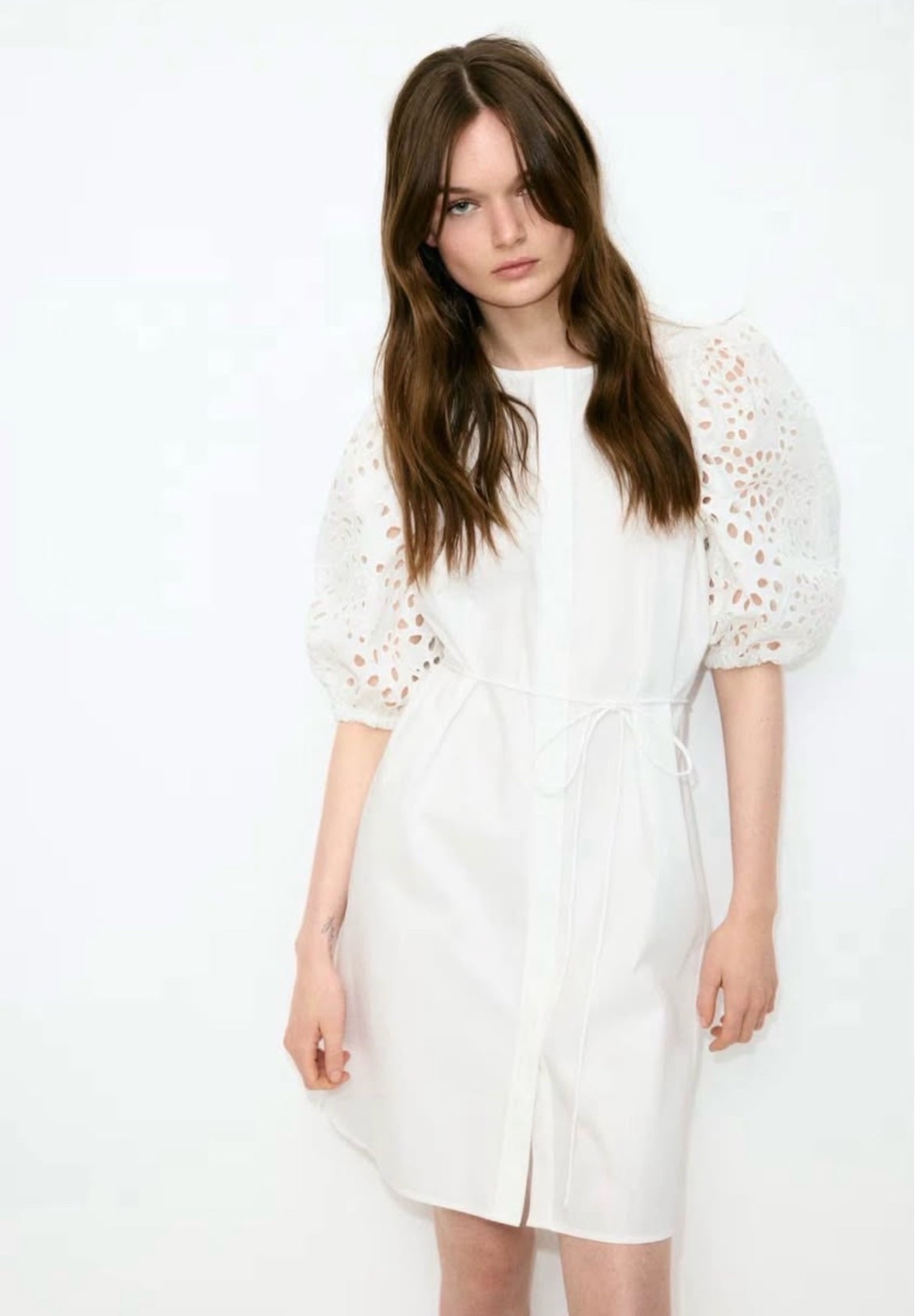Robe avec des manches bouffantes