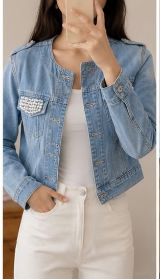 Veste en jean bleu clair avec détails perles