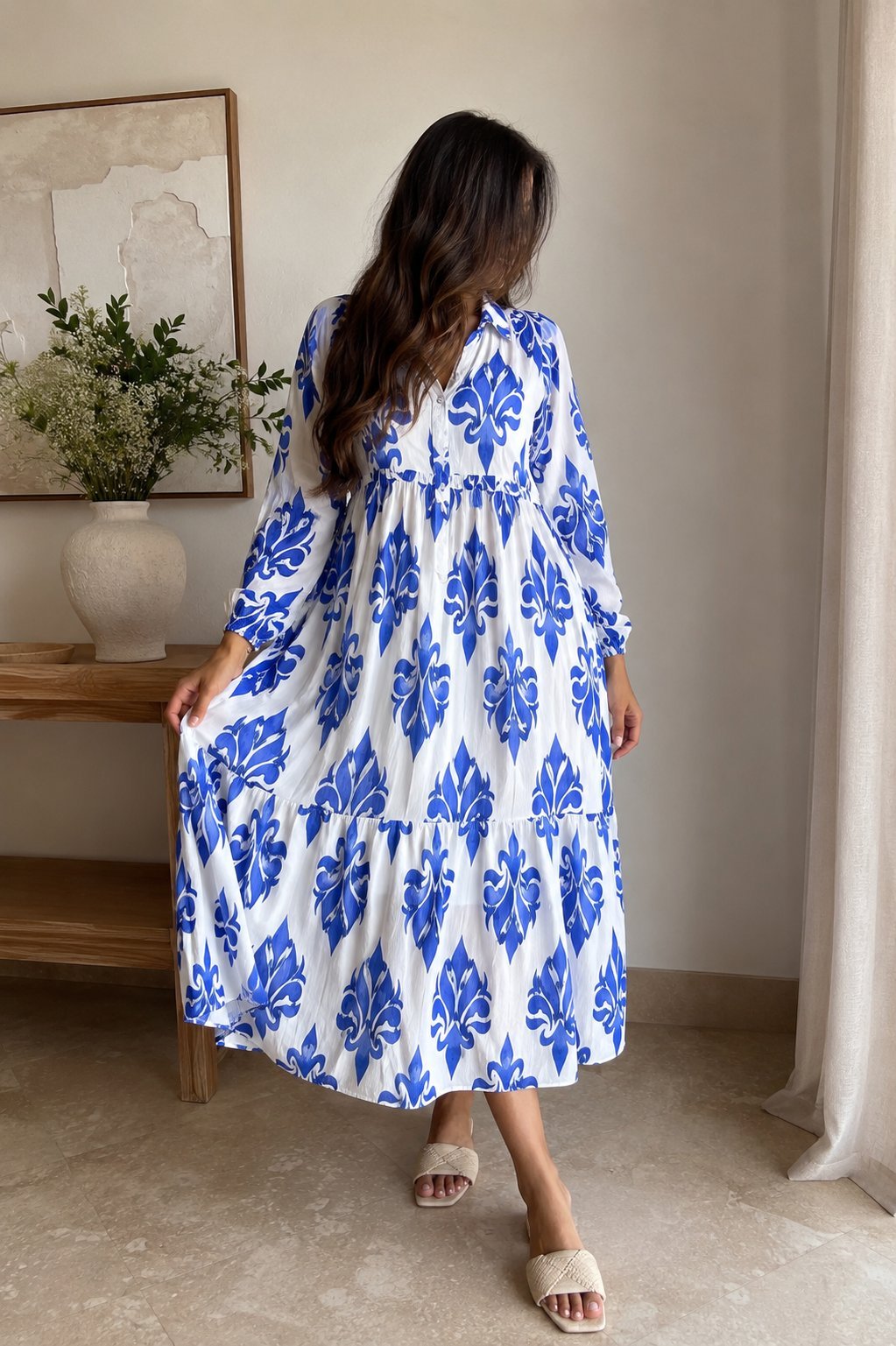 Robe longue blanche et bleue à motifs