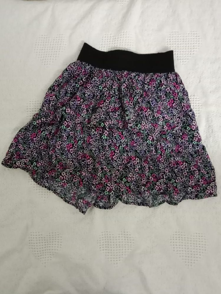 Jupe courte fleurie