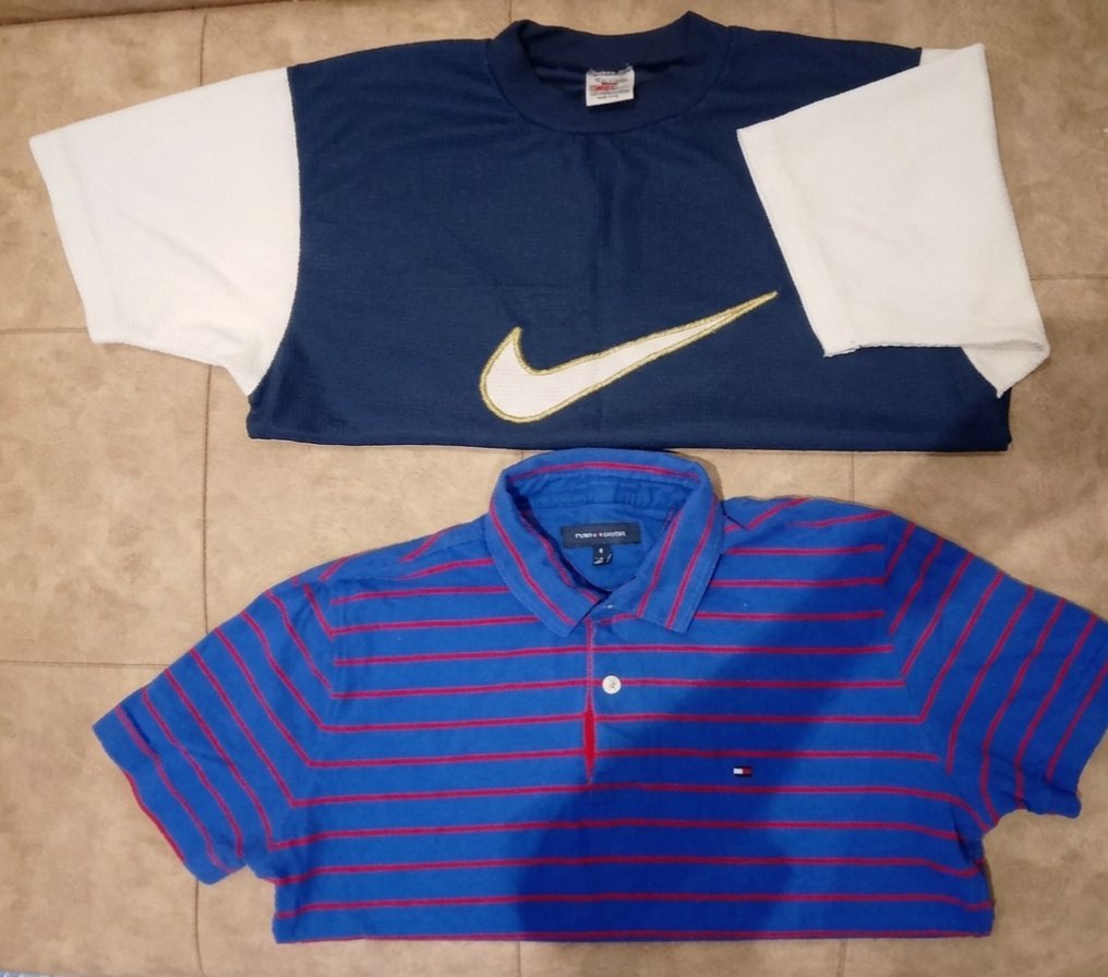 2 T-shirts