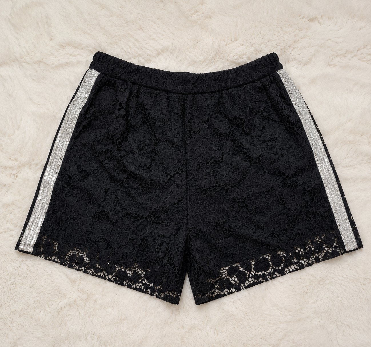 Short noir en dentelle 