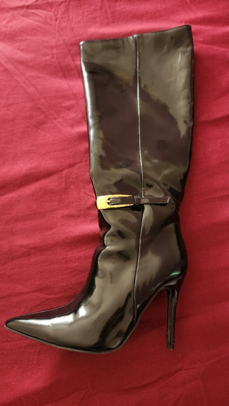 Bottes hautes vernies noires à talon aiguille