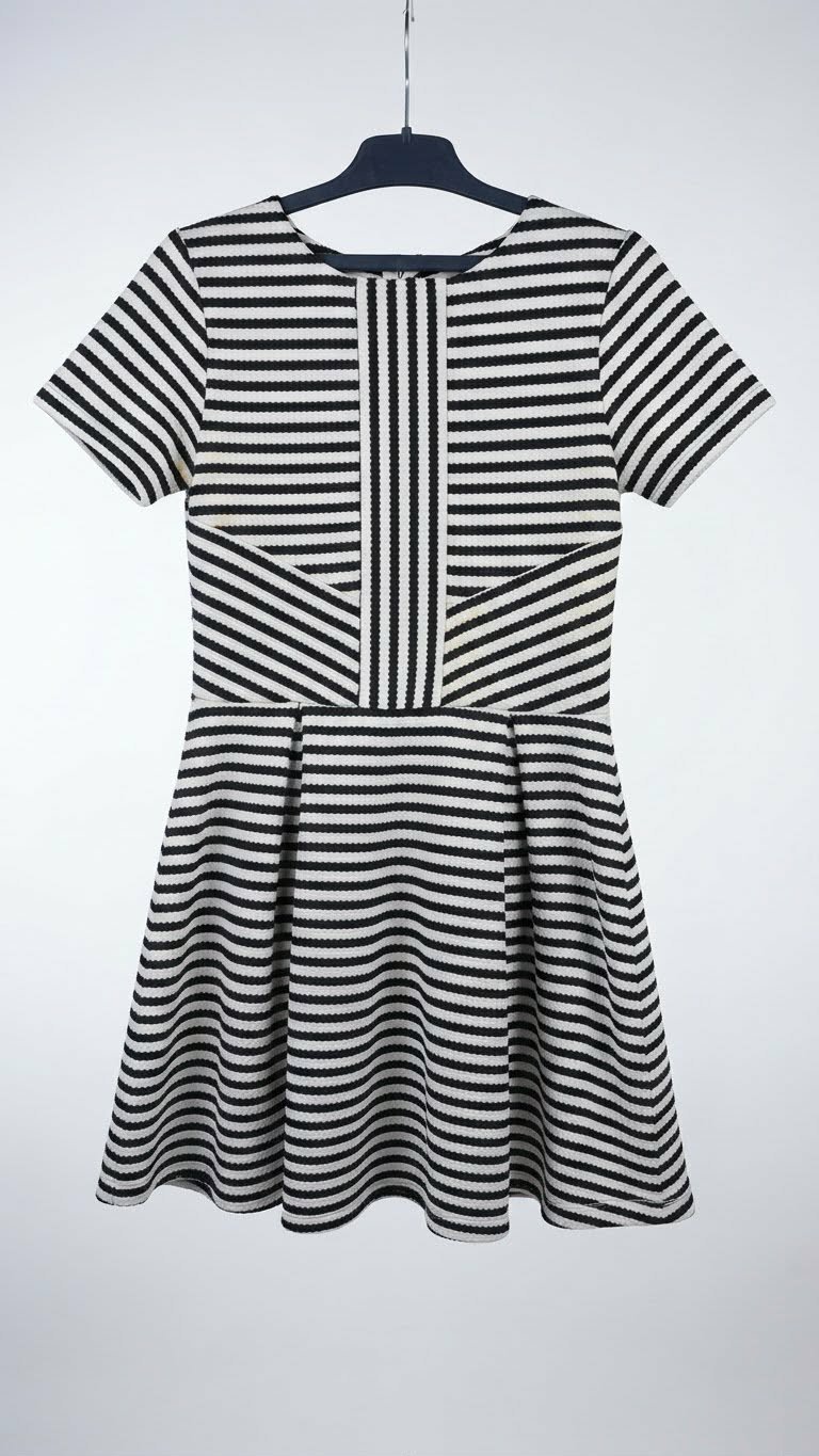 Robe tres chic 🖤🤍 Taille M 