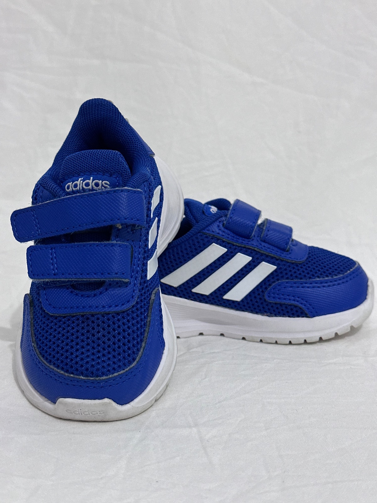 Basket adidas pour bebe poiture 20 en excllent etat