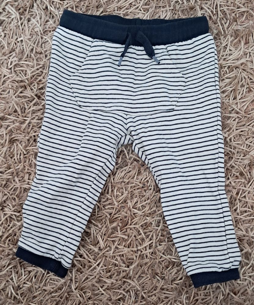 Pantalon molletonné kiabi taille 18mois mais peut être porté par 12mois