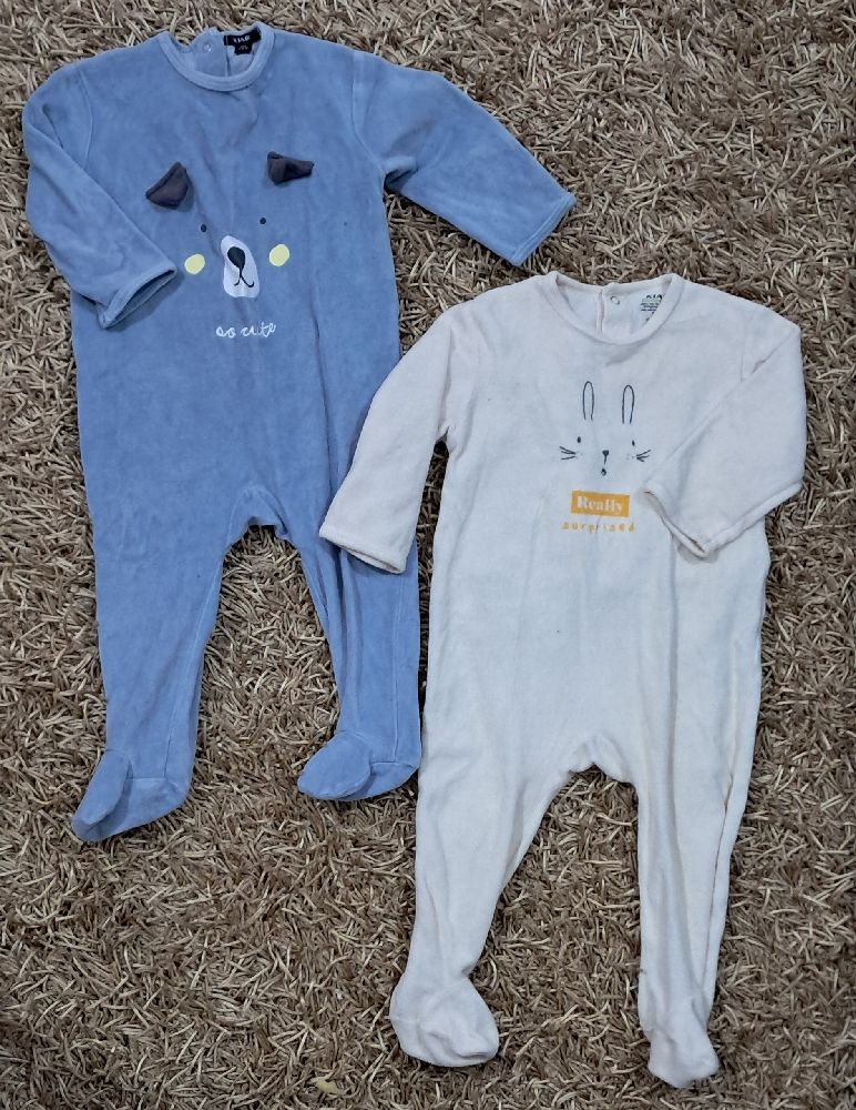 2 grenouillères en velour taille 18mois marque Kiabi 