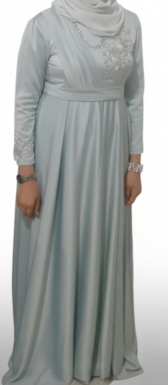 Robe soirée longue brodée à la main 