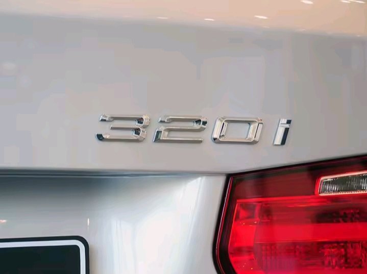EMBLEME 320I POUR VOITURE BMW 