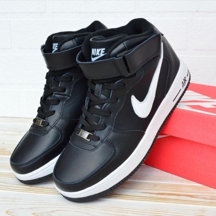 CHAUSSURE NIKE AIR FORCE 1 POINTURE 40