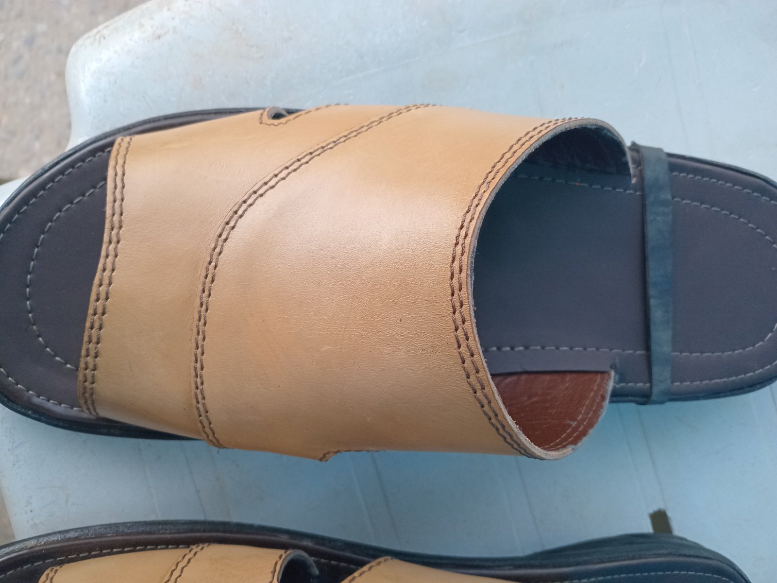 CLAQUETTE EN CUIRE TOUT TAILLE DISPONIBLE 