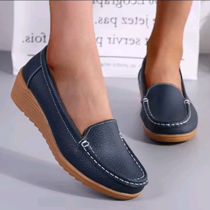 CHAUSSURE EN CUIRE POUR FEMME MOCASSIN BLEU DECONTRACTE POINTURE DISPONIBLE DE 35 A 40