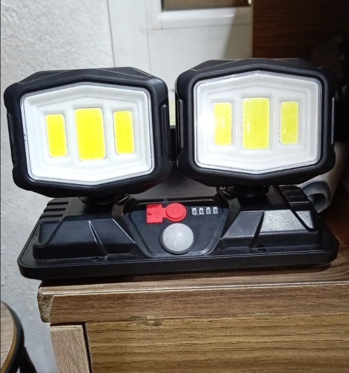 LAMPE SOLAIRE EXTERIEUR A DETECTEURE DU MOUVEMENT 
