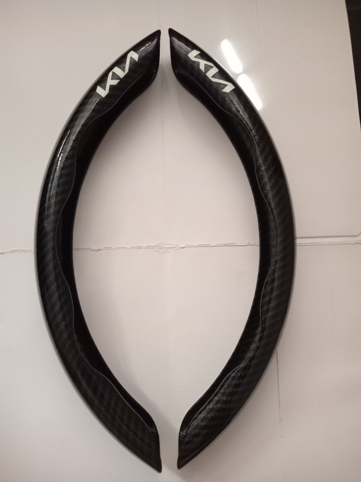 COUVRE VOLON EN FIBRE DE CARBONE POUR VOITURE KIA 