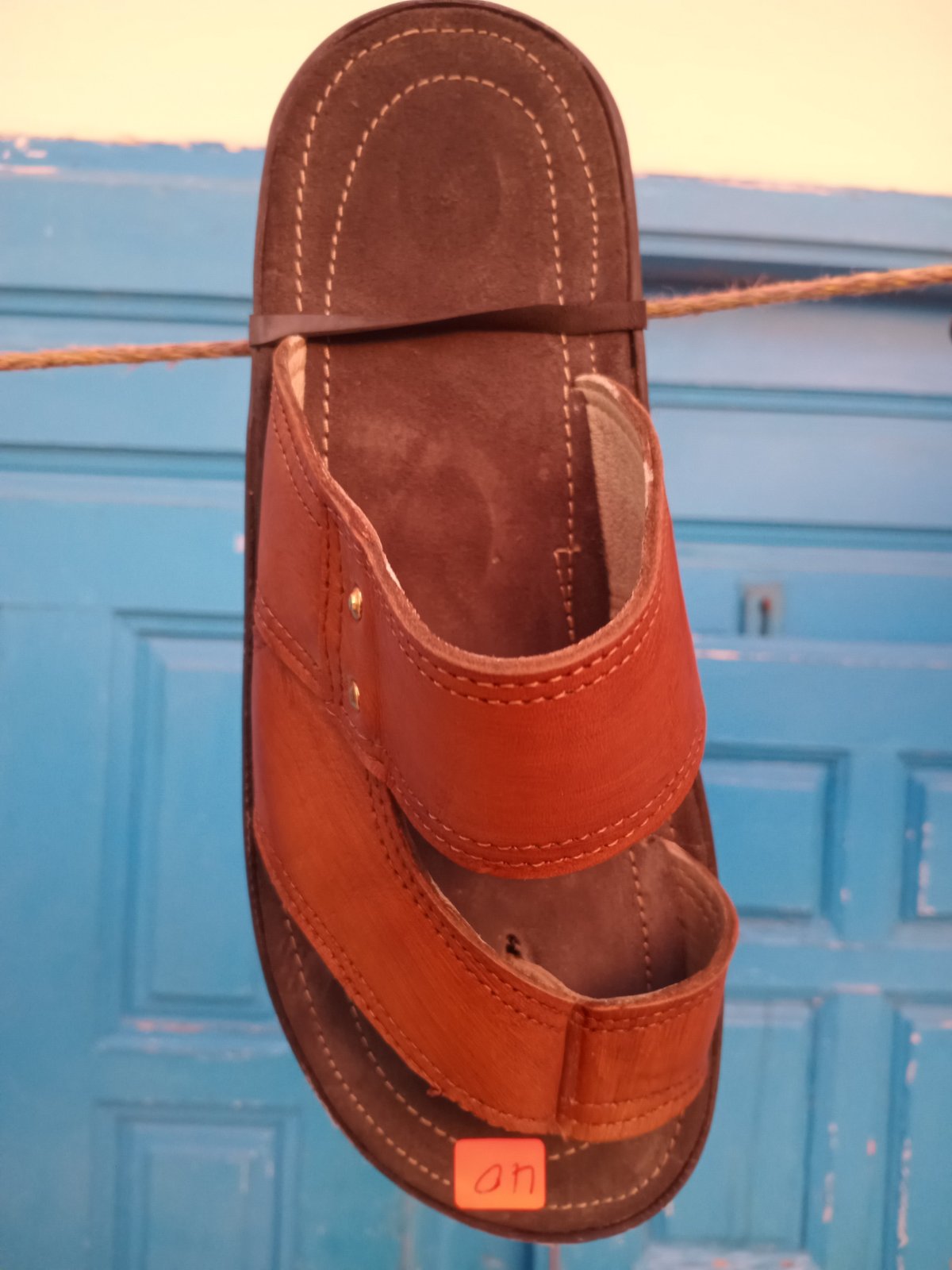 CLAQUETTE EN CUIRE TOUT POINTURE DISPONIBLE 