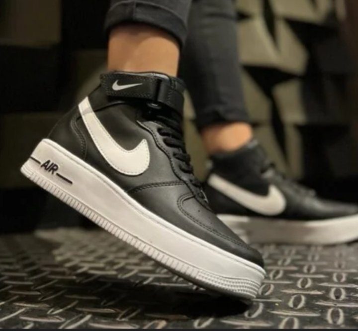 CHAUSSURE NIKE AIR FORCE 1 BLEU POINTURE DISPONIBLE 41