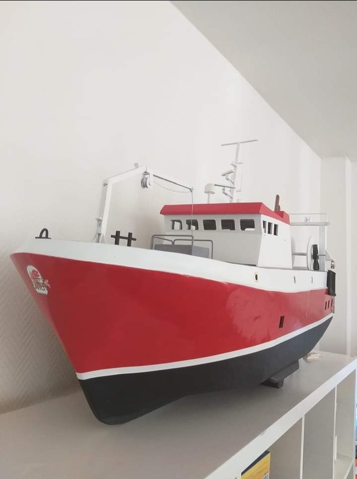 BATEAU DECORD FABRIQUER EN BOIT ACAJOU A MAIN SUR COMANDE PREND 4 JOURS