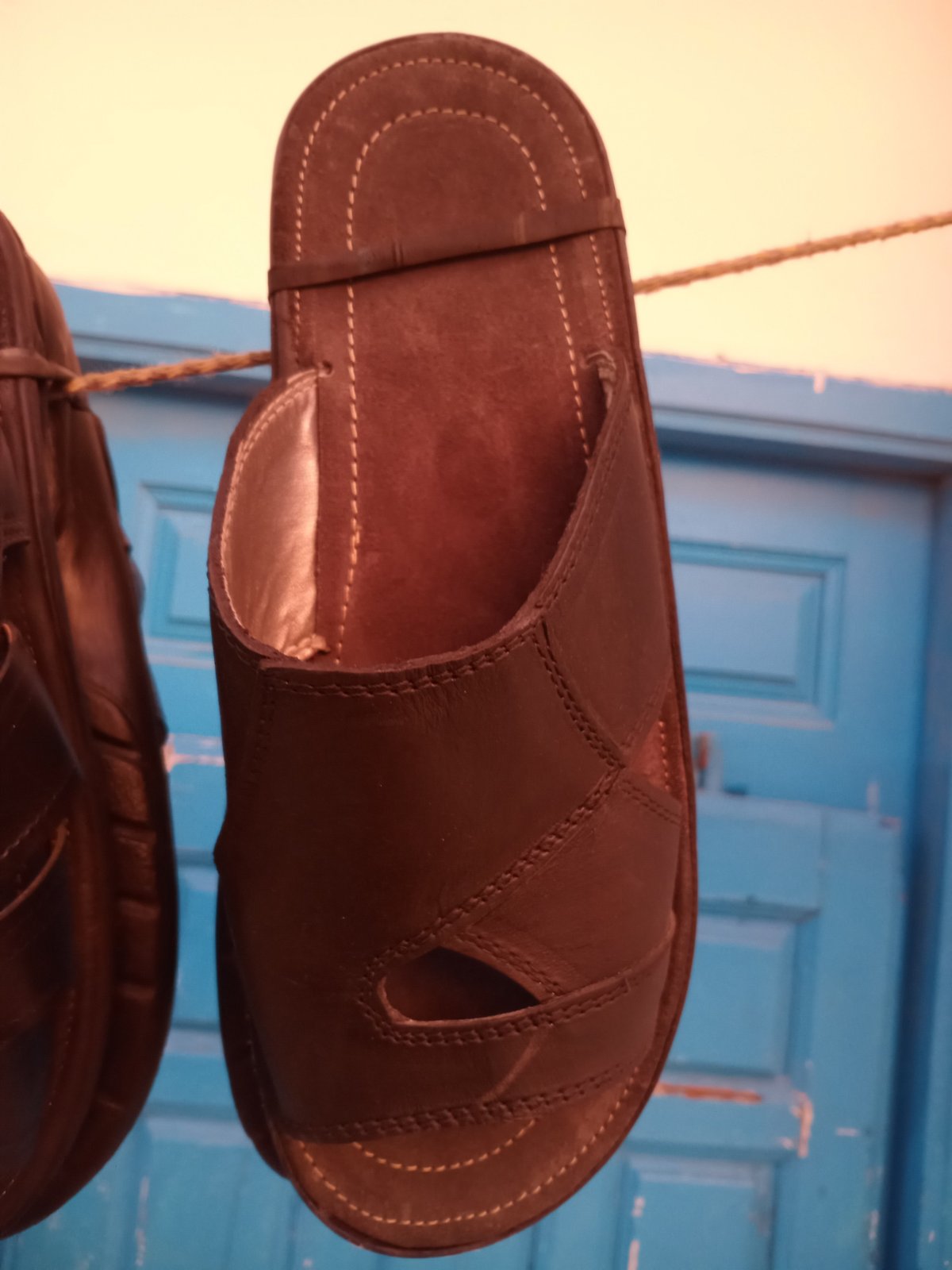 CLAQUETTE EN CUIRE TOUT POINTURE DISPONIBLE 