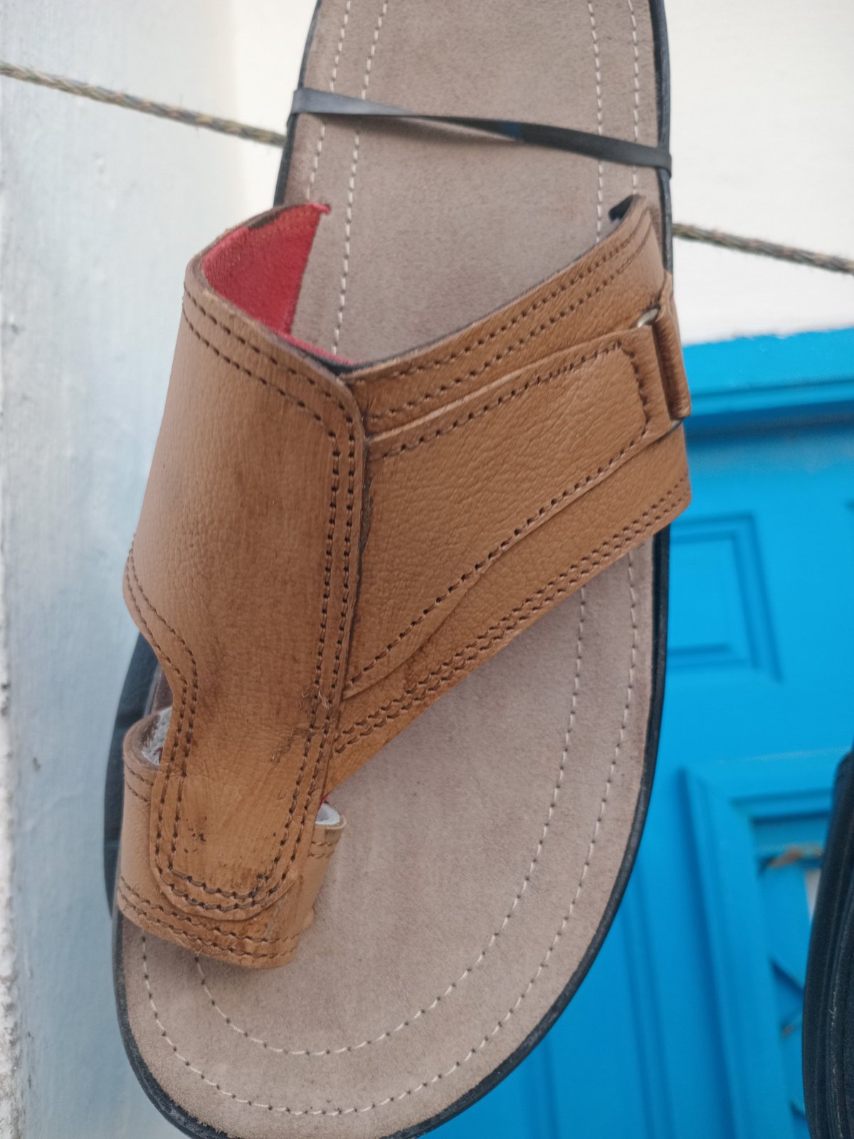 CLAQUETTE EN CUIRE TOUT POINTURE DISPONIBLE 