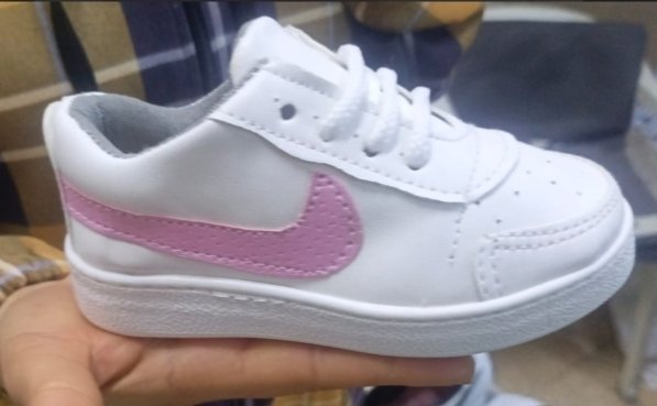 CHAUSSURE DE SPORT NIKE POUR ENFANT TOUT POINTURE DISPONIBLE DE 24 A 35