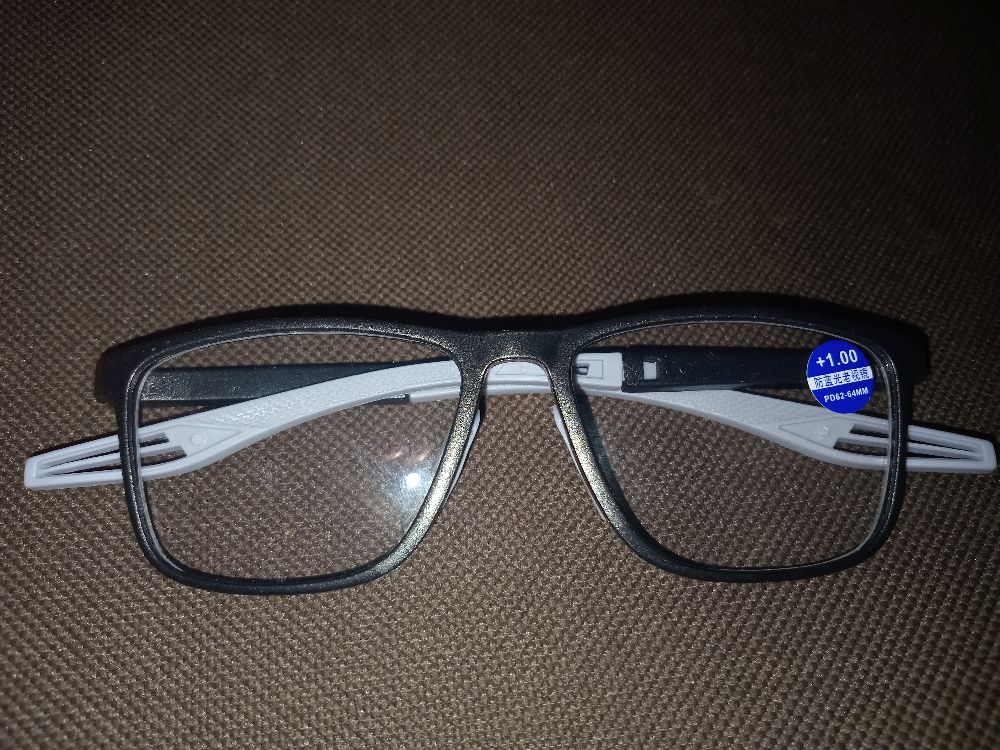 LUNET OPTIC +1 EN PLASTIC DE TITAN
