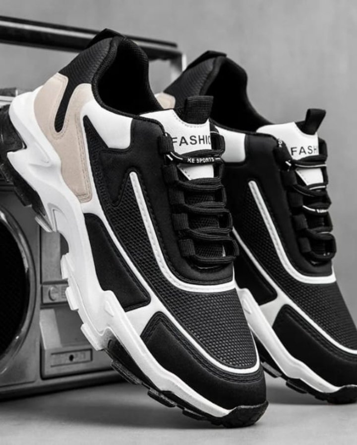 CHAUSSURE DE SPORT TOUT POINTURE DISPONIBLE 