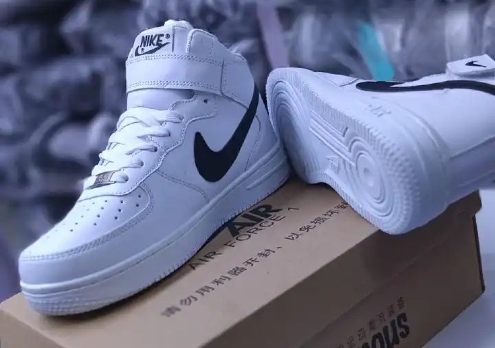 CHAUSSURE NIKE AIR FORCE 1 HIGHT CUT POINTURE 42