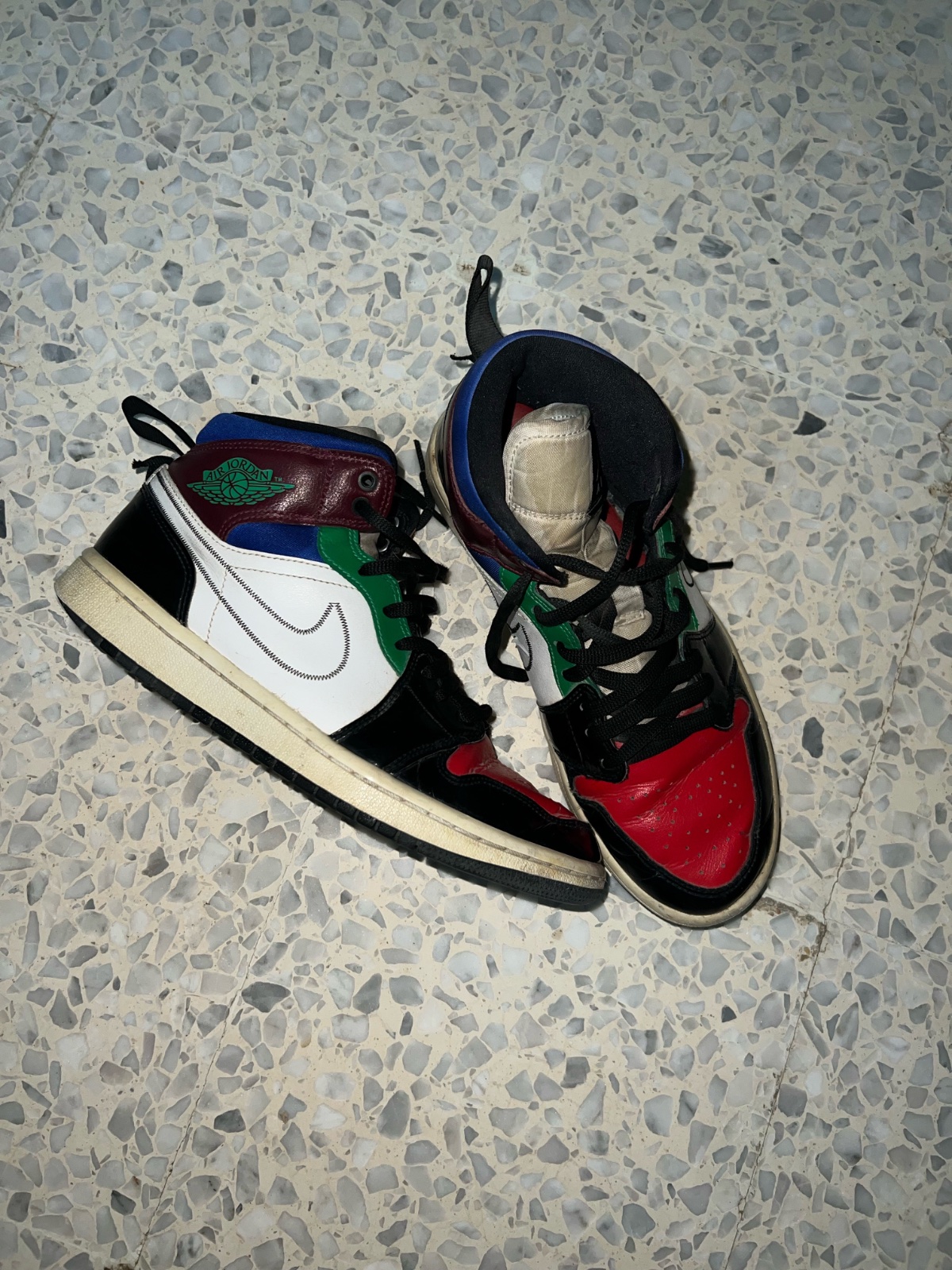 Air Jordan 1 Mid SE multicolor 