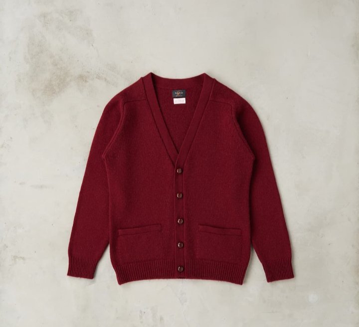 Cardigan rouge élégant, coupe classique 