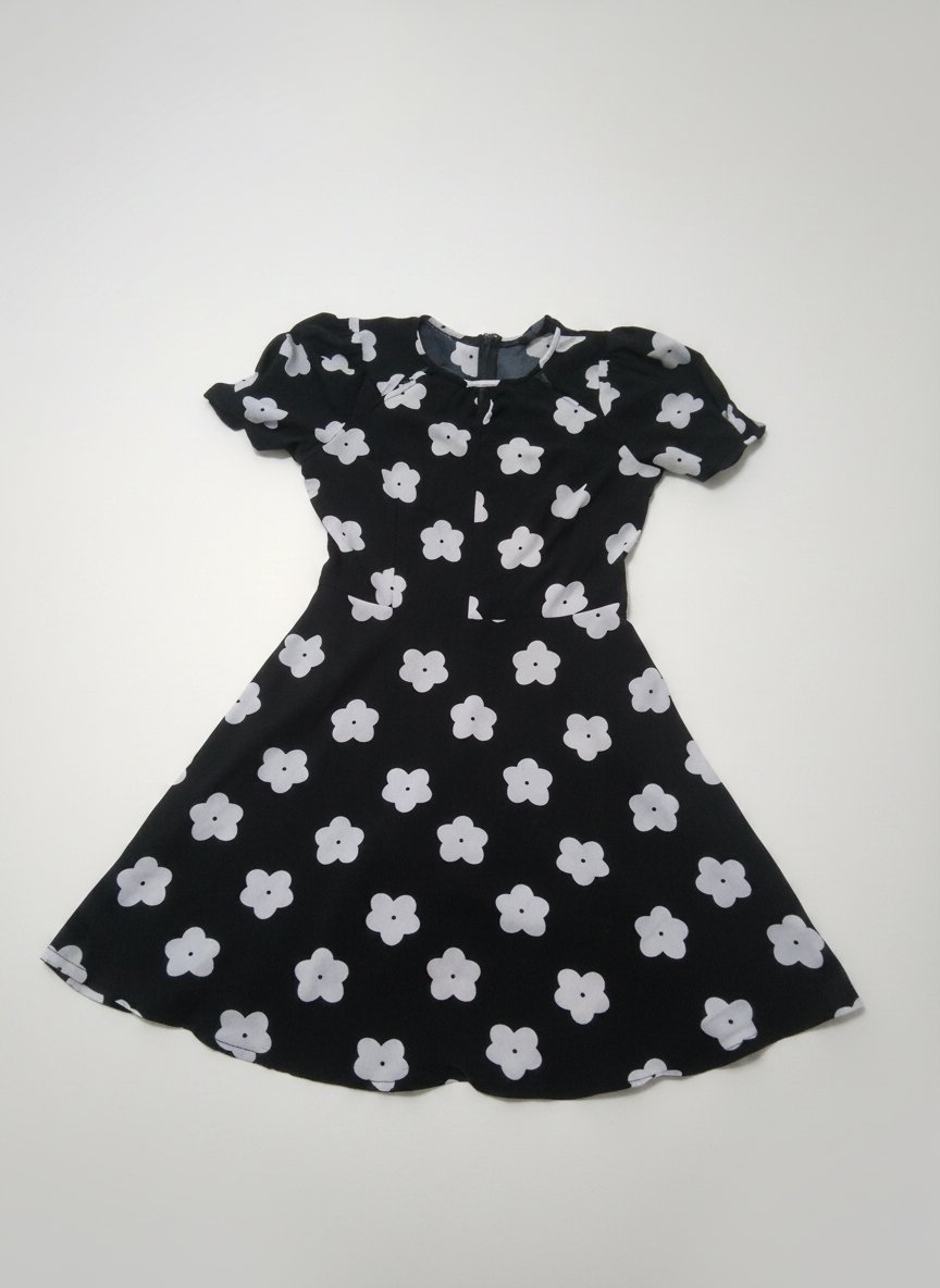 Robe noire et fleurs 