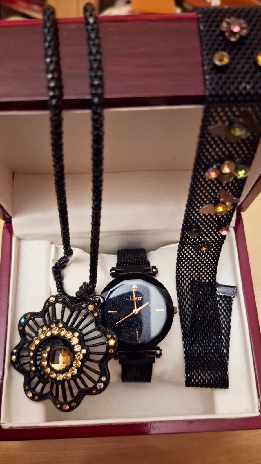 Montre Dior  avec boite+ accessoires soirée😍