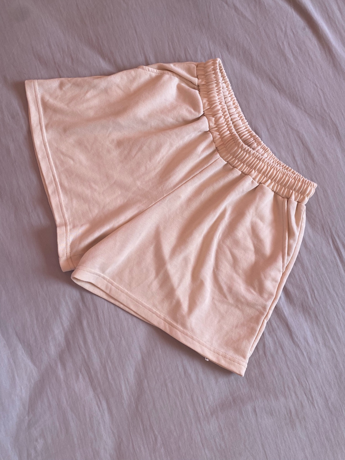 Short beige cute avec des poches