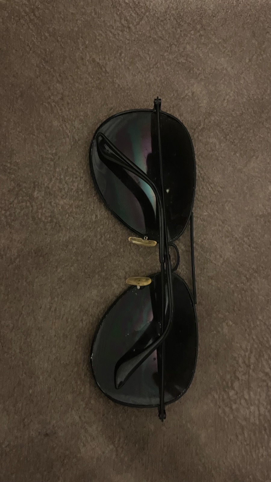 Lot lunettes de soleil style aviateur et bagues