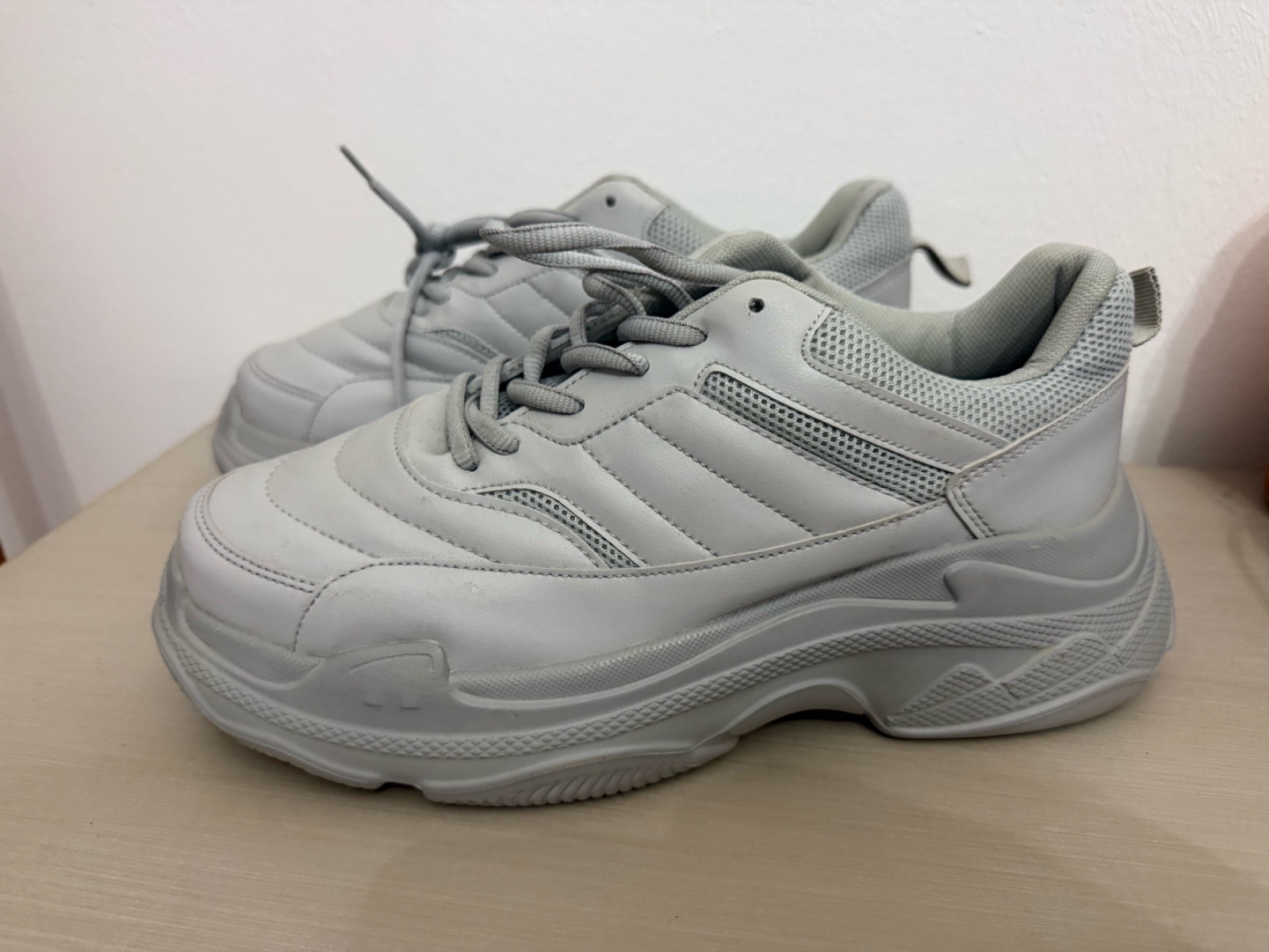 Baskets gris