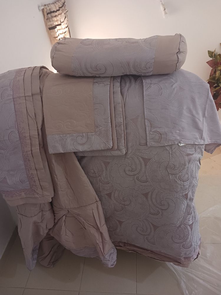 طاقم سرير  جديد 