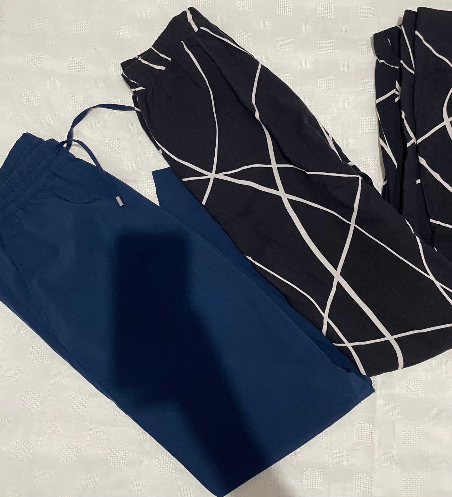 Lot de 2 pantalons en excellent etat taille S/M
