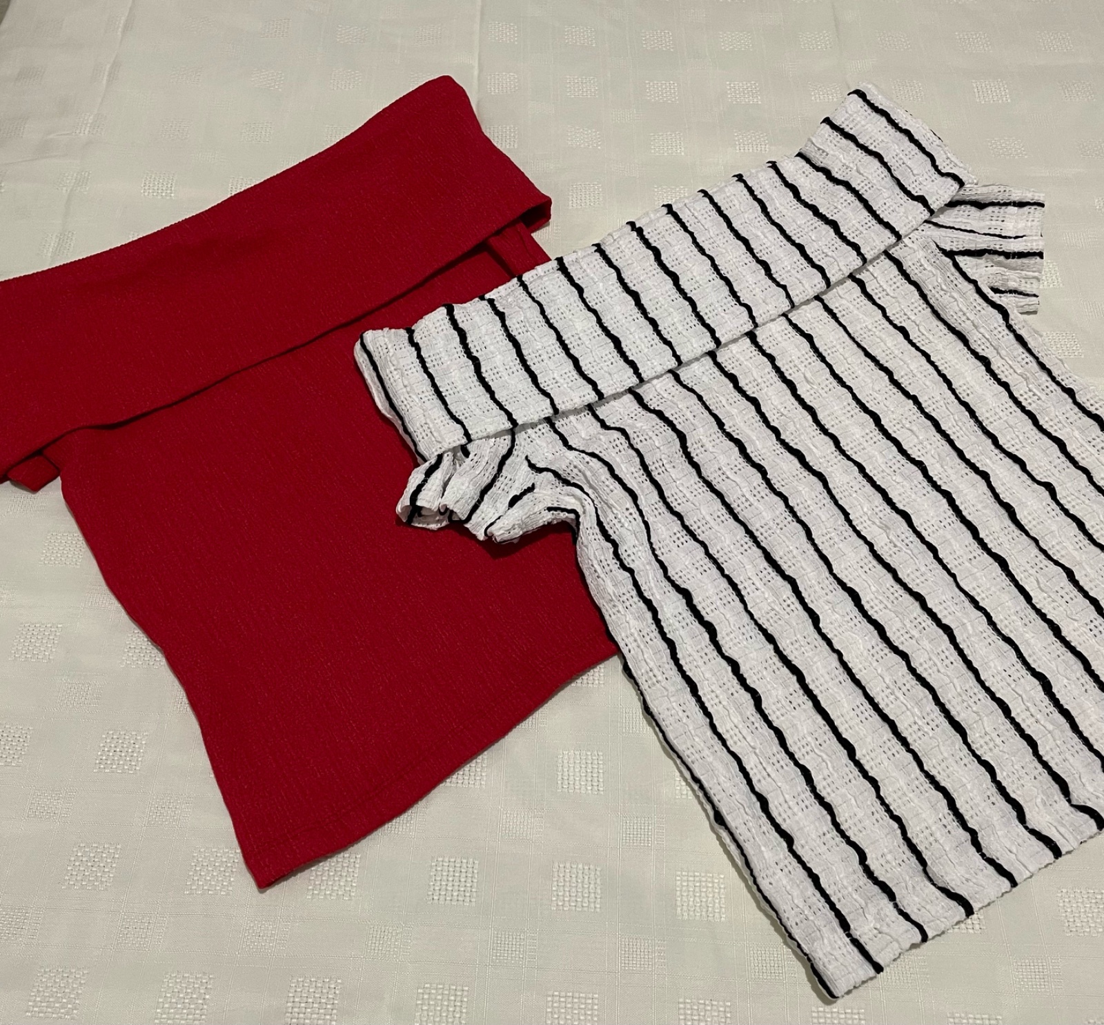 Lot de 2 hauts taille s/m jamais portés 