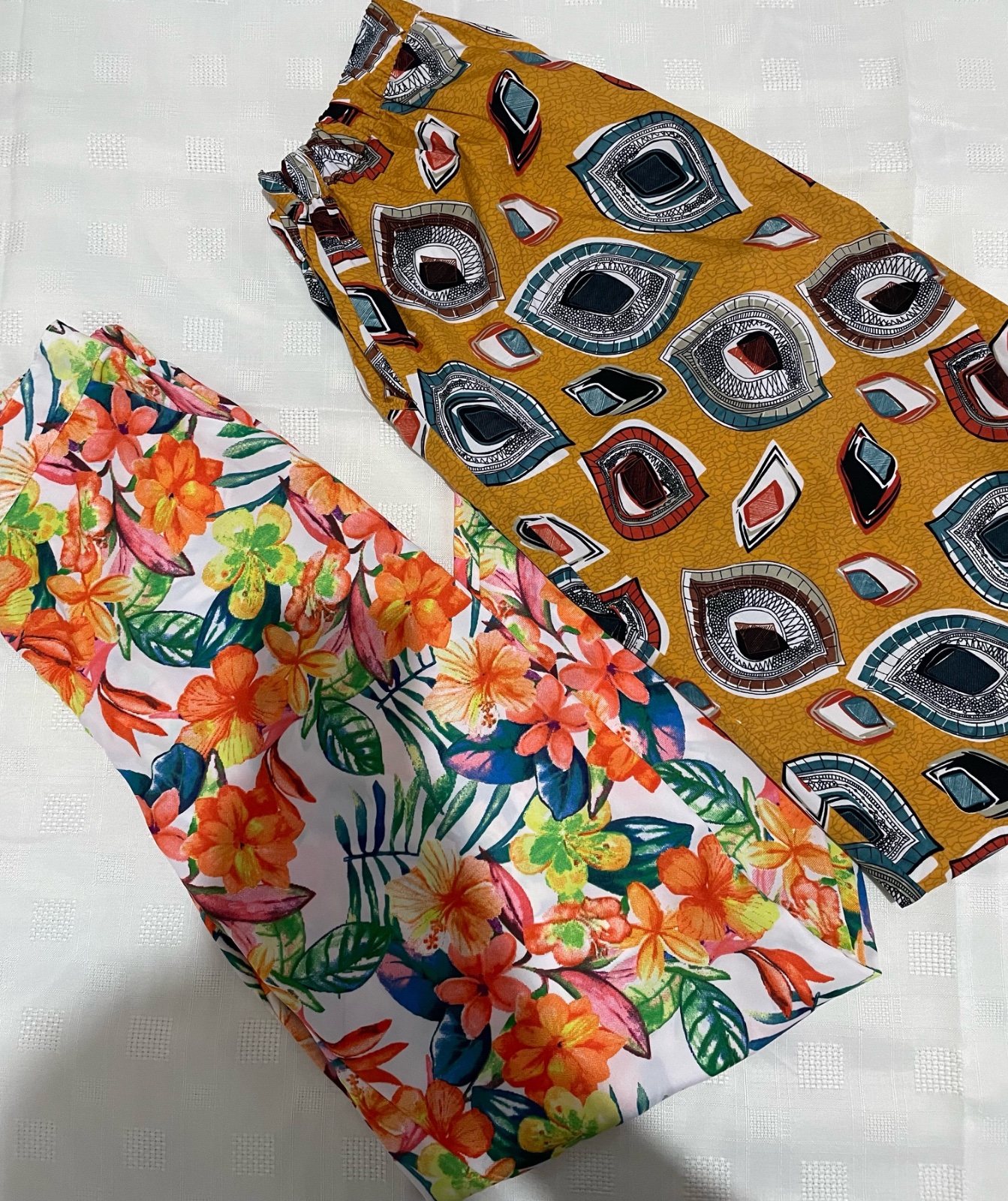 Lot de 2 pantalons taille S/M jamais portés 