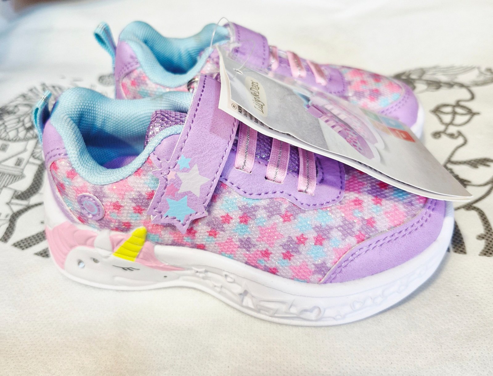 Baskets fille neuves