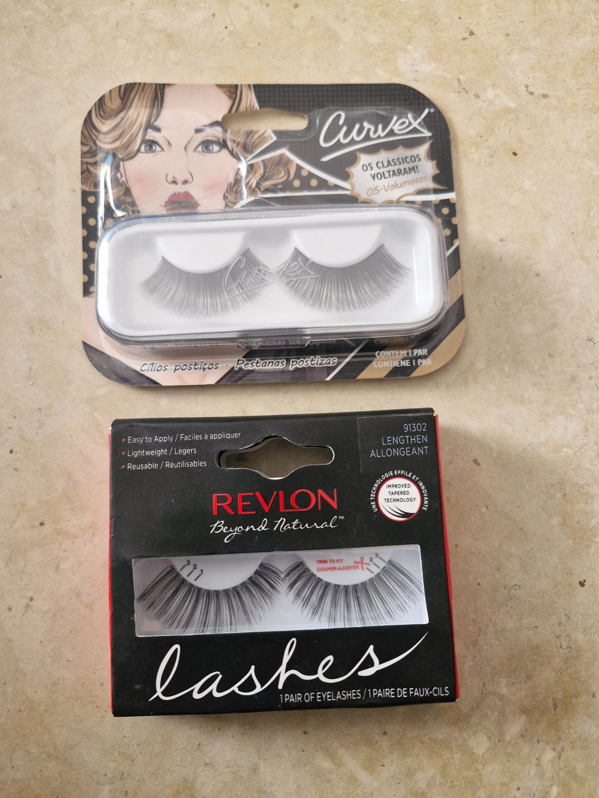 Deux faux cils authentiques
