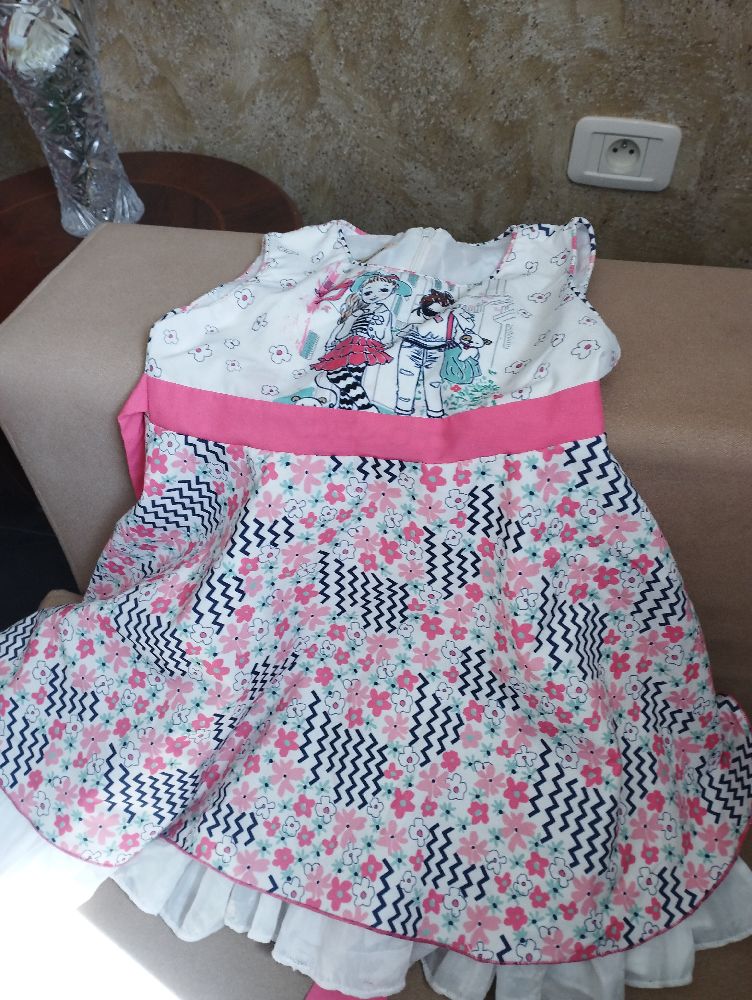 Robe fillette en parfaite état 