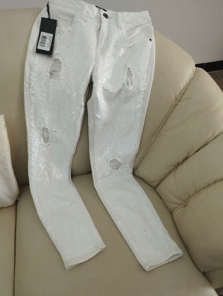 Pantalon blanc 3ayedi neuf de marque guess