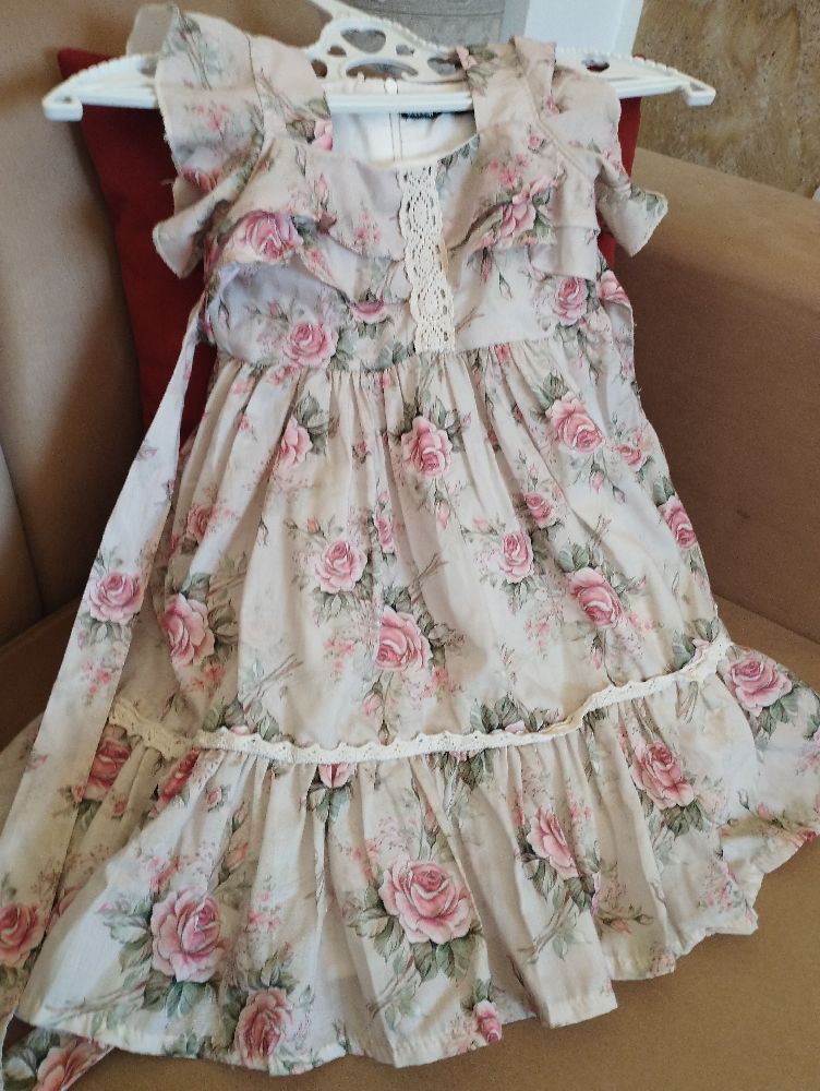 Robe petite fille presque neuf