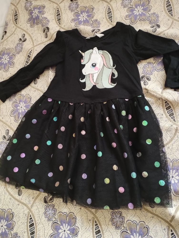 Robe fille en parfait état 